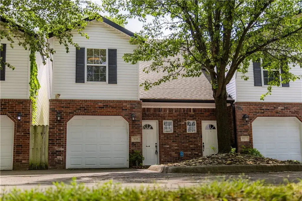 908 S Wood Avenue, Fayetteville