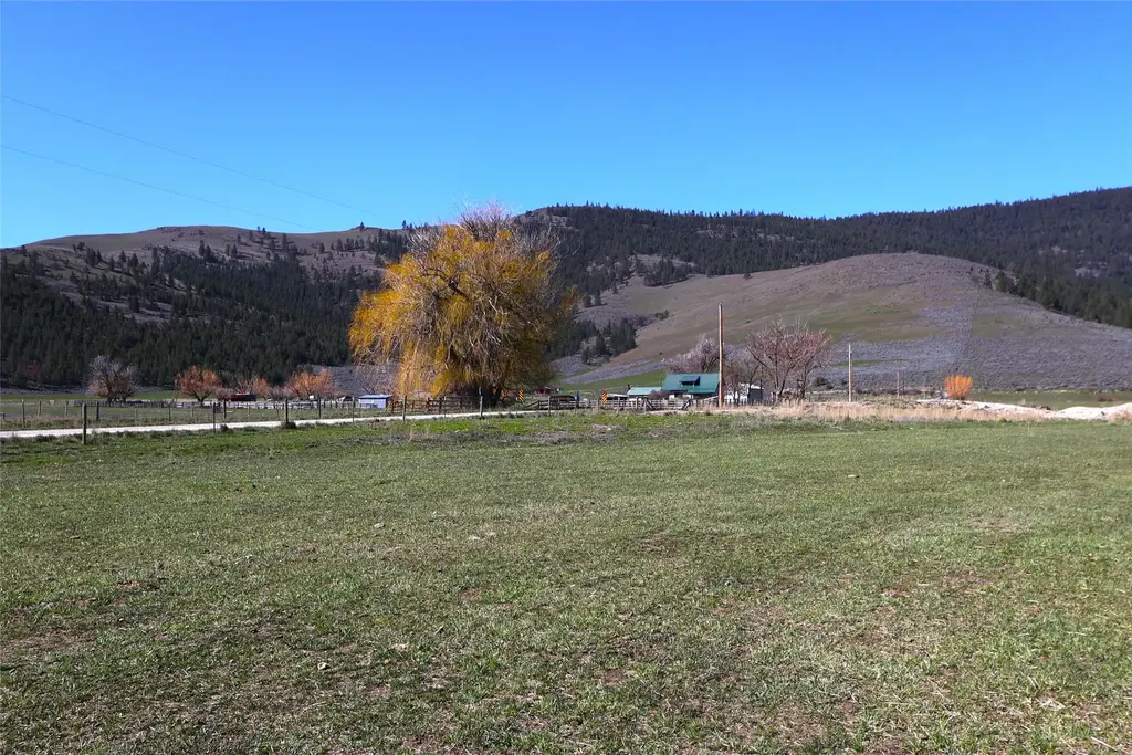182 Patton Road, Lonepine