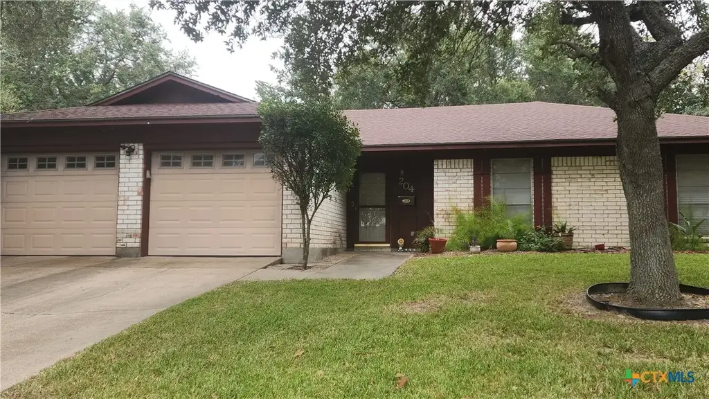 204 Cherokee Lane, Victoria