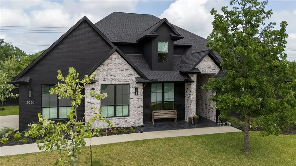 2030 Pebble Bend Drive, College Station