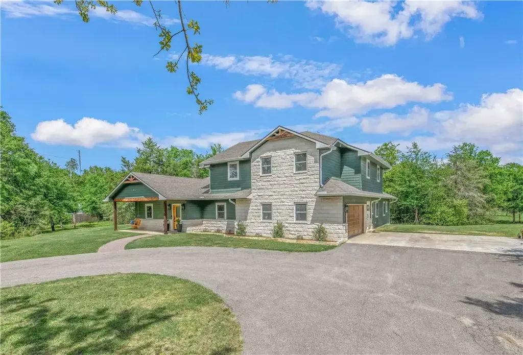 4855 Austins Creek Drive, Bryan