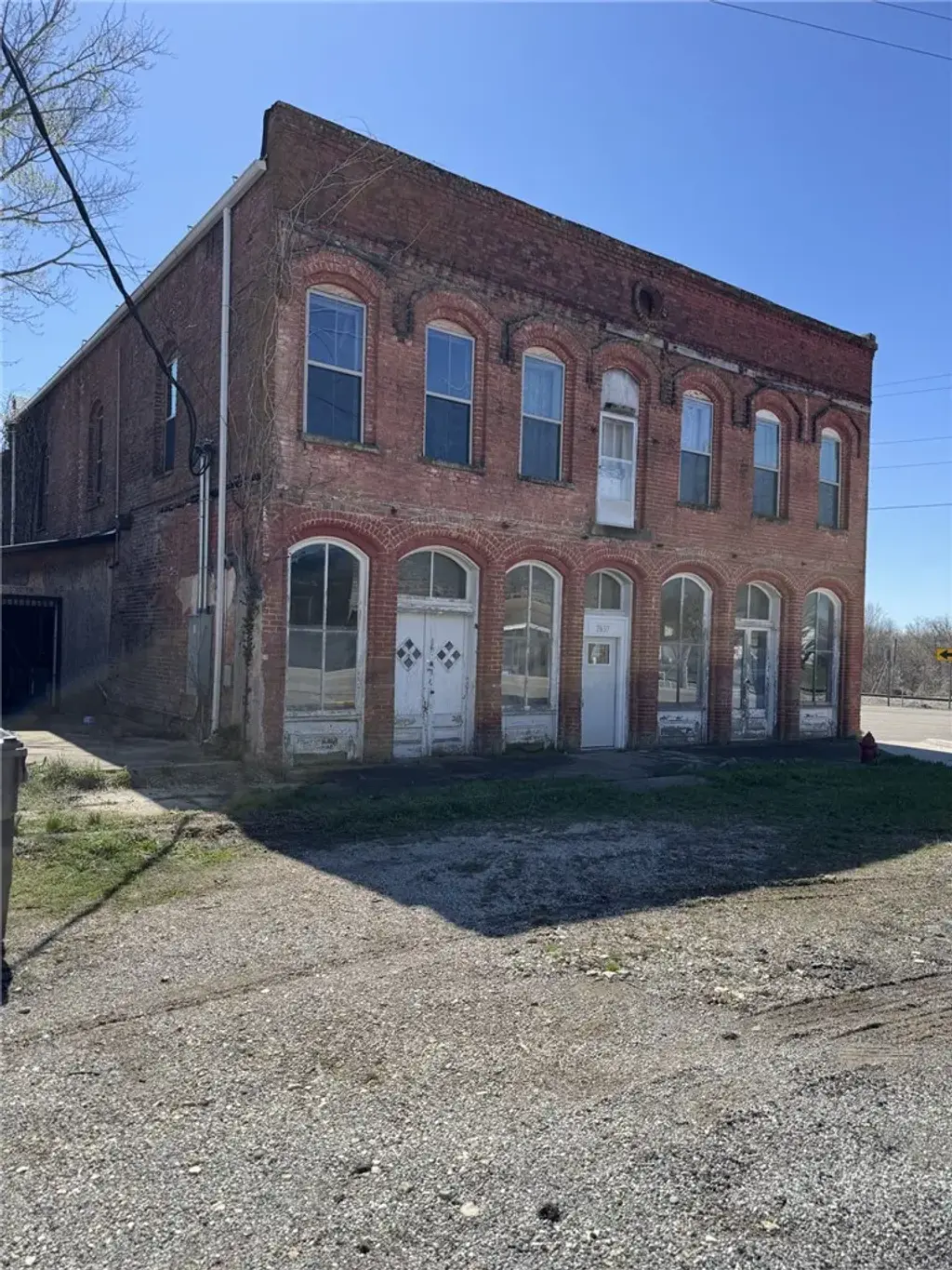 7637 North Street, Seligman