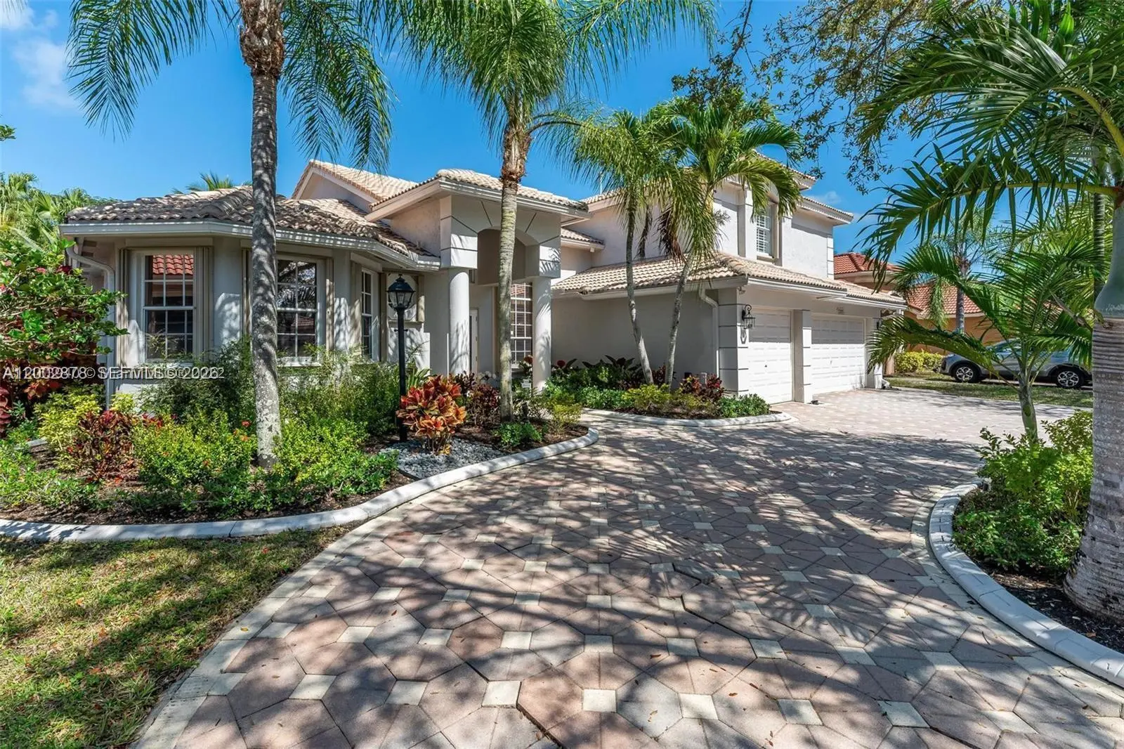 Photo of Listing #A12002878