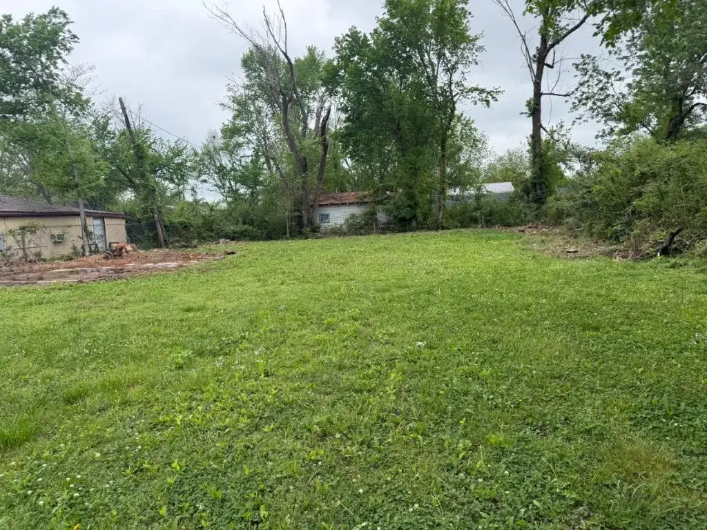 303 E Easy Street, Rogers