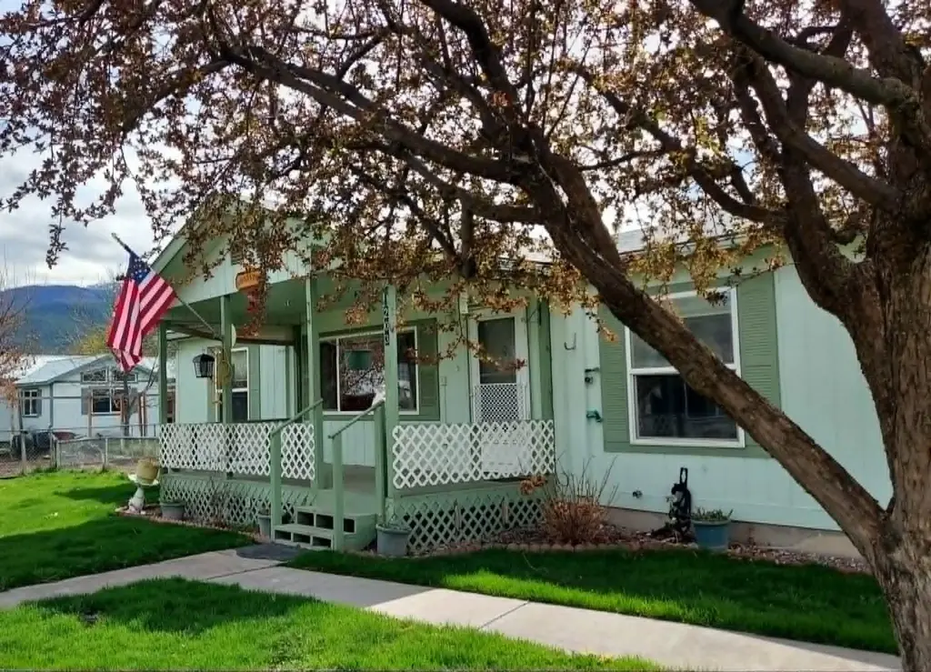 203 E Oak Street, Plains