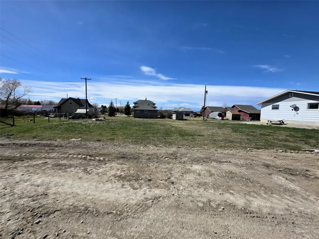 202 Rice Avenue, Choteau