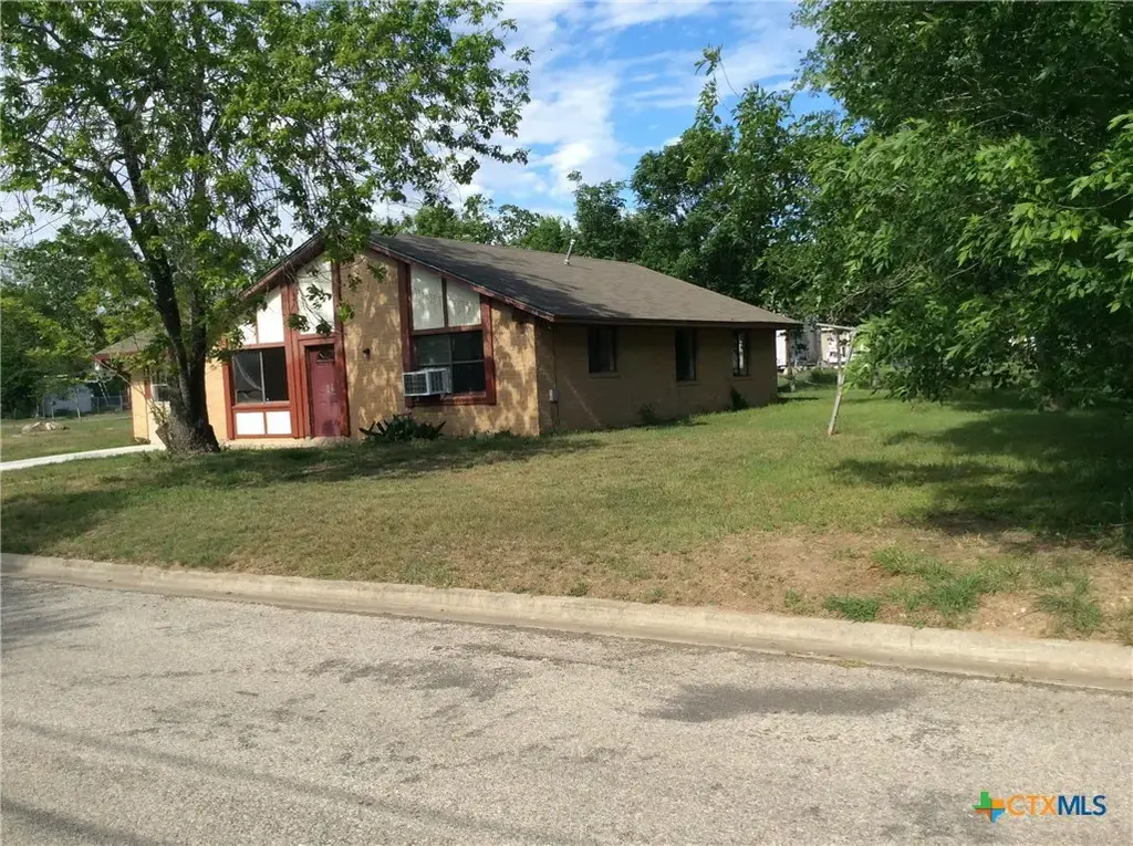 606 Woodworth Street, Cuero