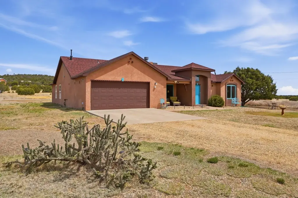 22 Venado Loop, Edgewood