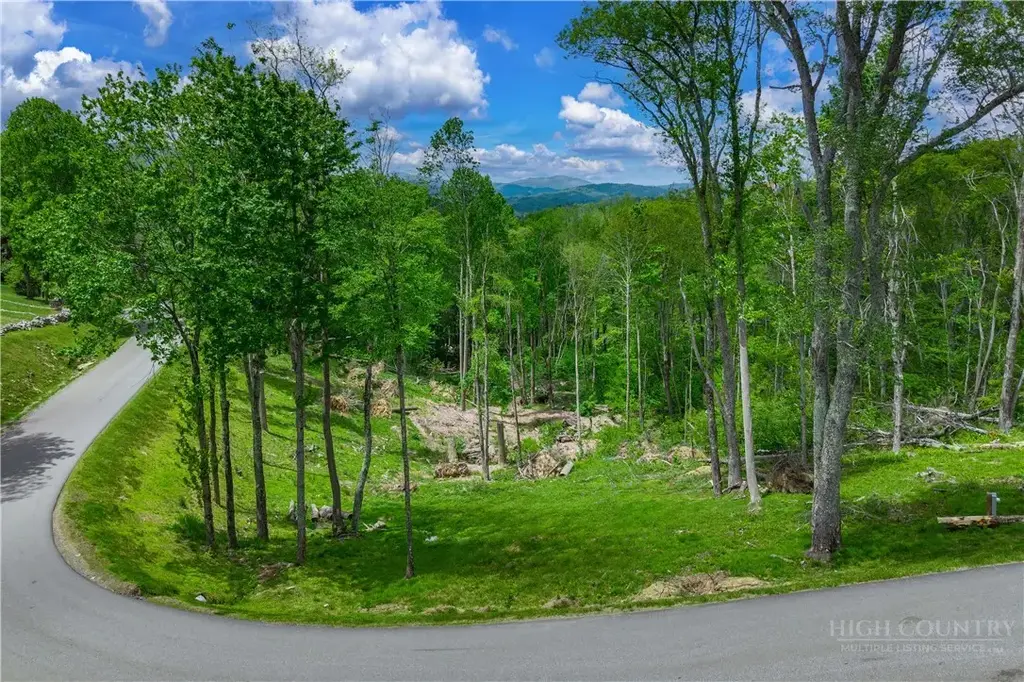 C-32 Eagles Nest Trail, Banner Elk