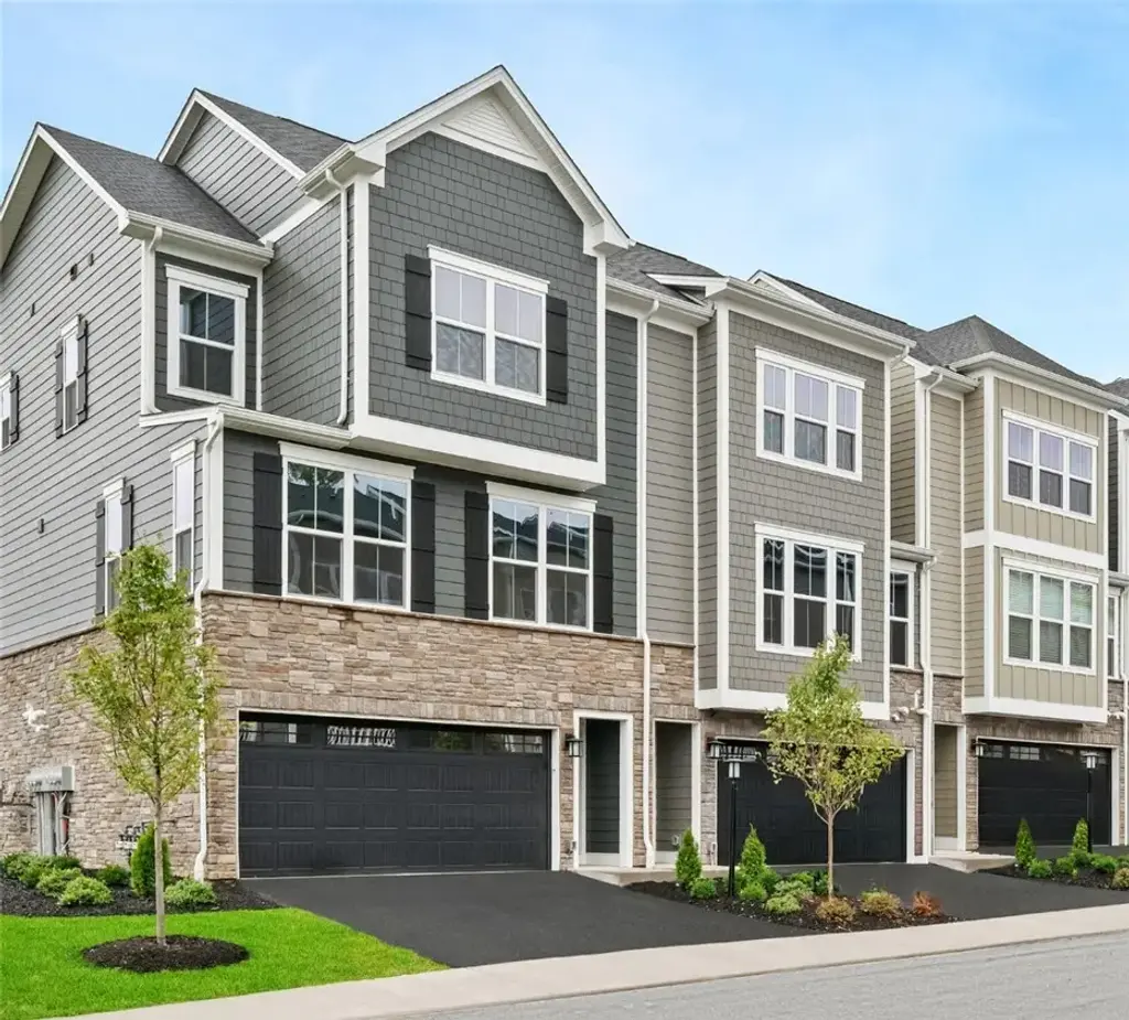 182 Breckenridge Court, Cranberry