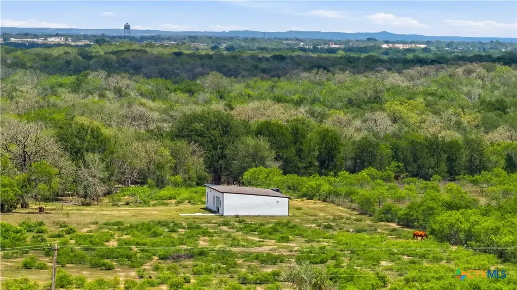 950 Highsmith Road, Luling