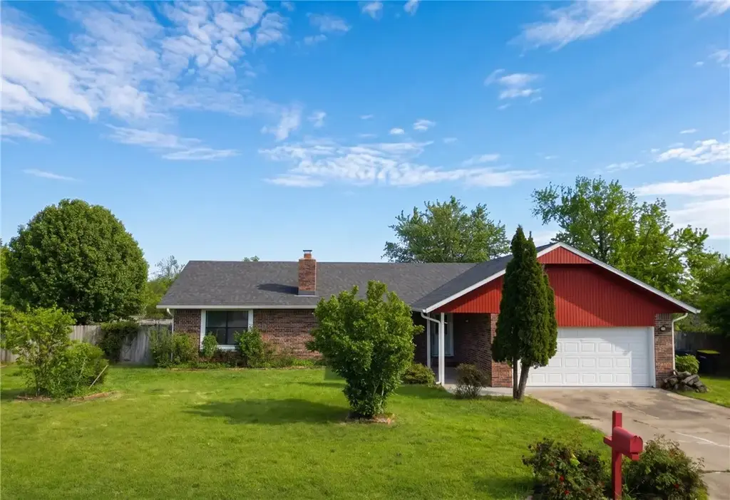 1725 S 15th Street, Rogers
