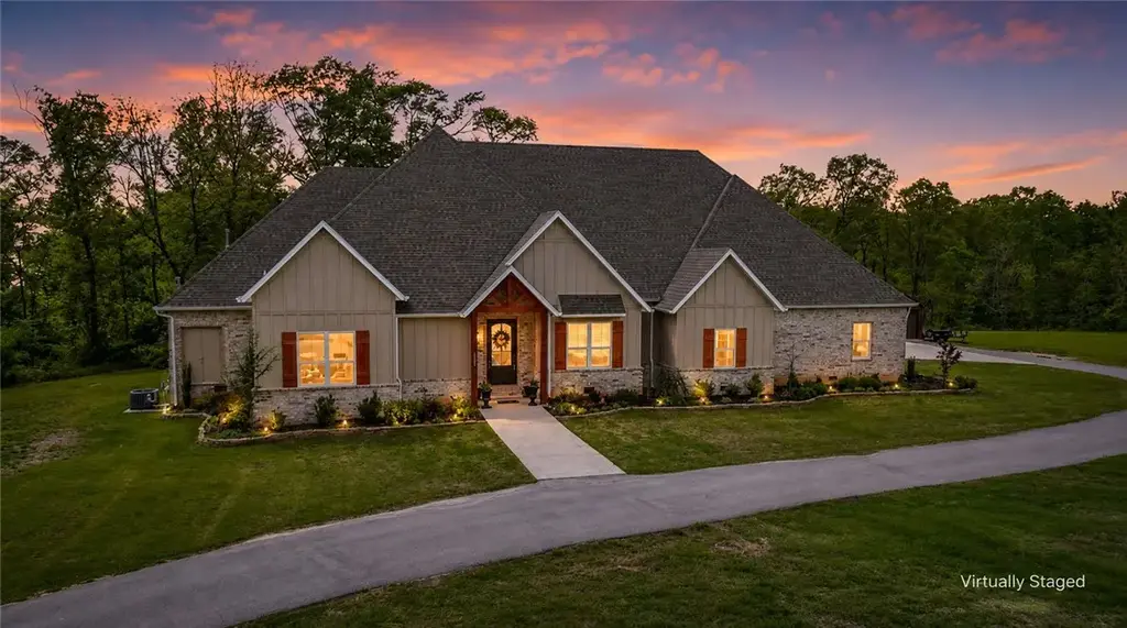 2880 Peck Road, Pea Ridge