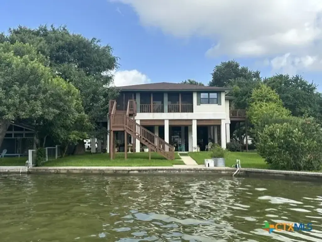 210 Royal George Circle, McQueeney