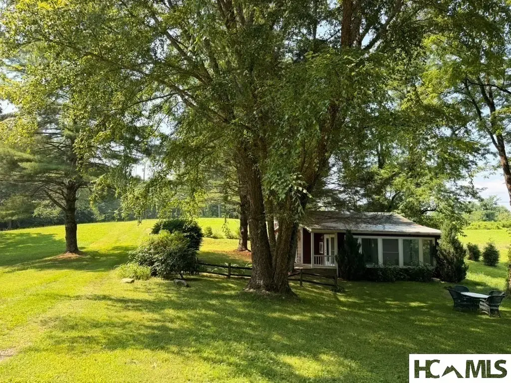 125 Pines Road, Scaly Mountain