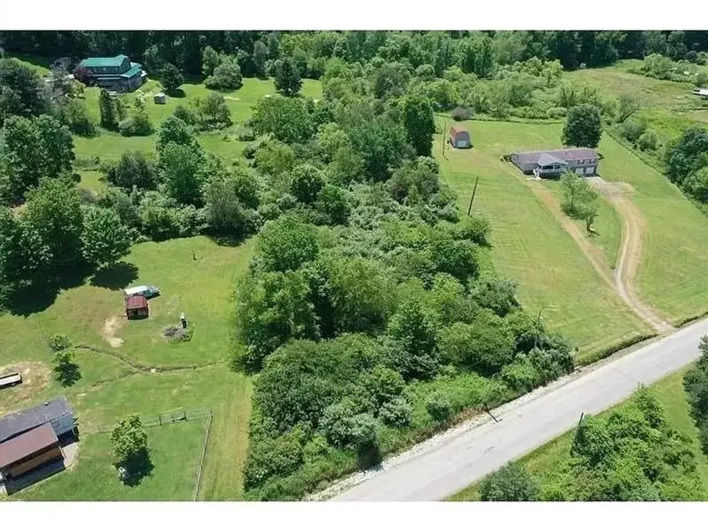856 Edmon Road , Kiskiminetas