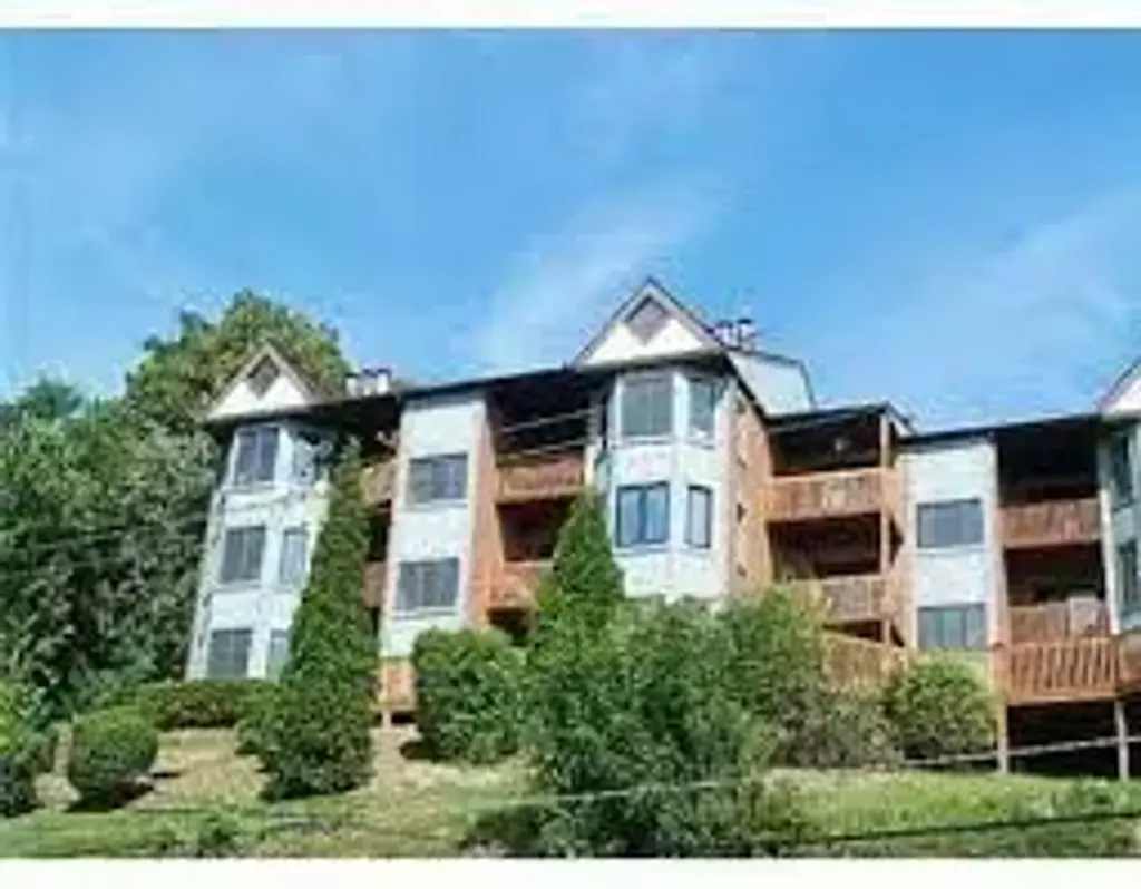 1845 Clayton Avenue 102, Perry Hilltop