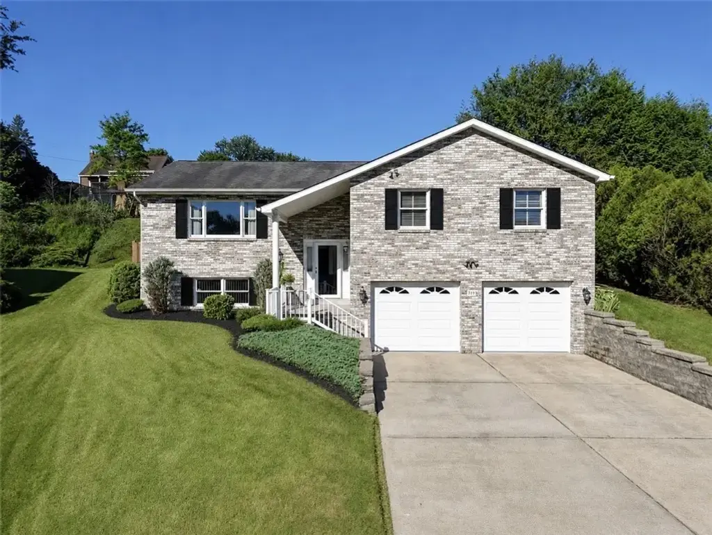 209 Falcon Ridge Drive, New Kensington