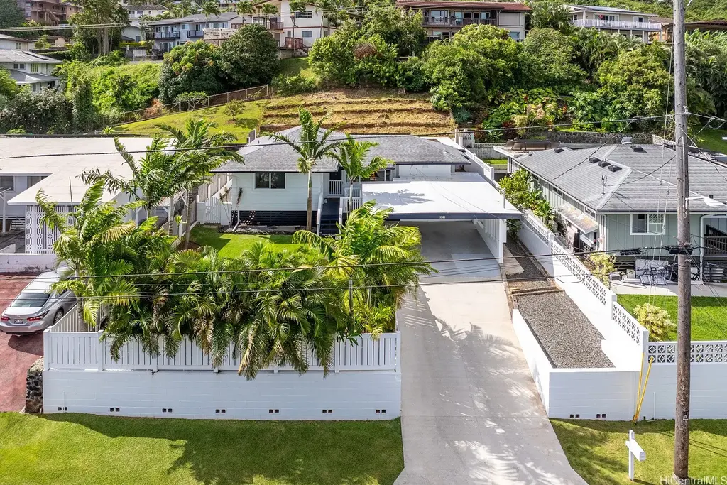 1361 Akalani Loop, Kailua