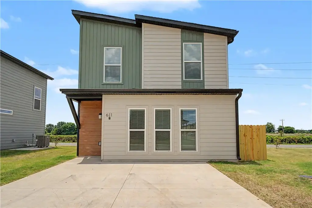 611 Apollo Avenue, Centerton