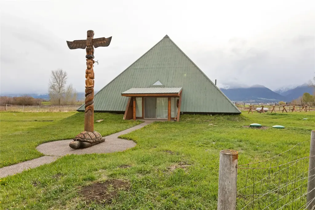 3700 Earth Sky Road, Stevensville