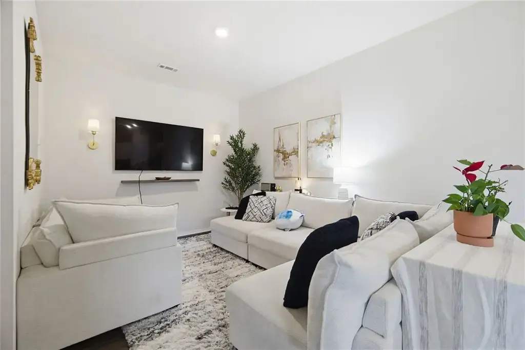 304 Nw 67th Avenue, Bentonville
