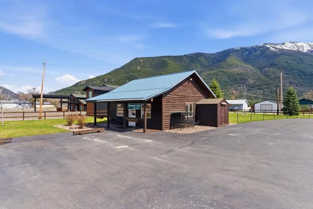 7343 Us Hwy 2 E, Columbia Falls