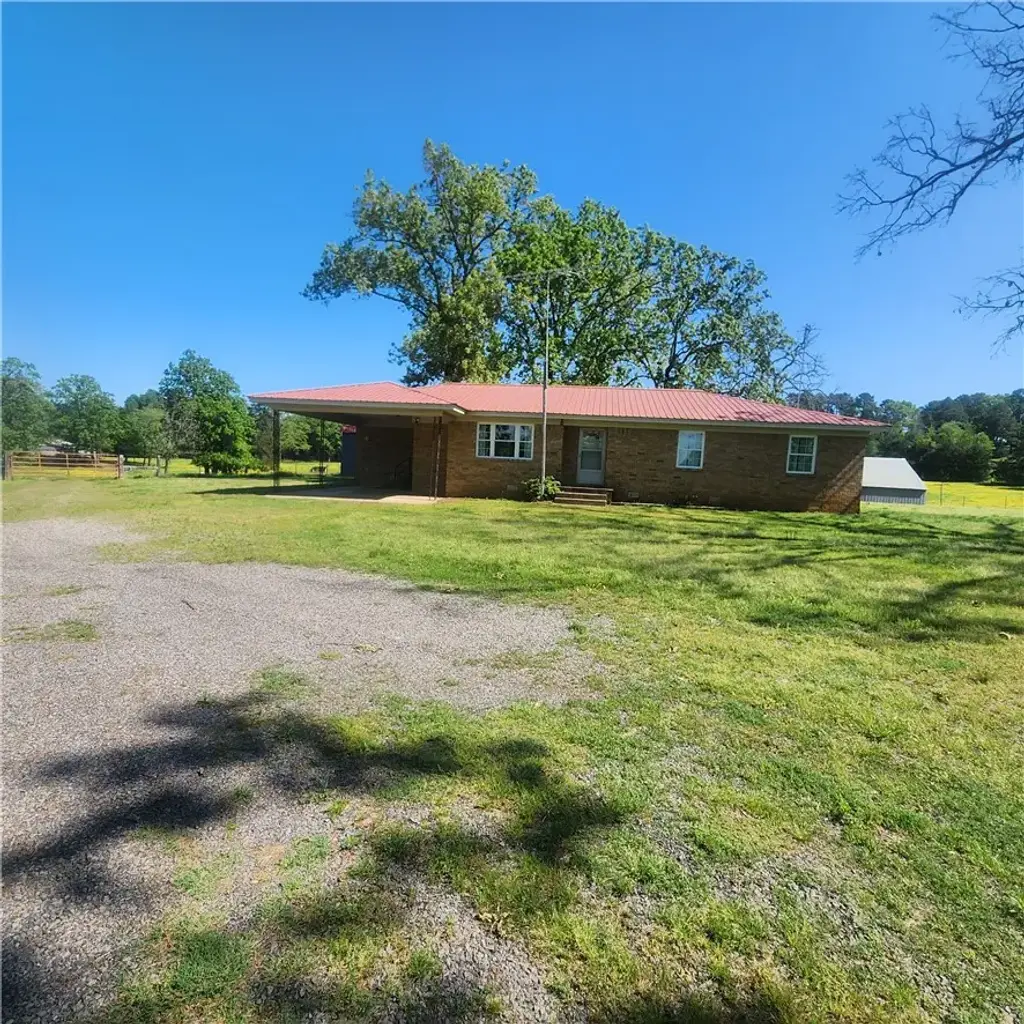933 Walnut Road, Hector