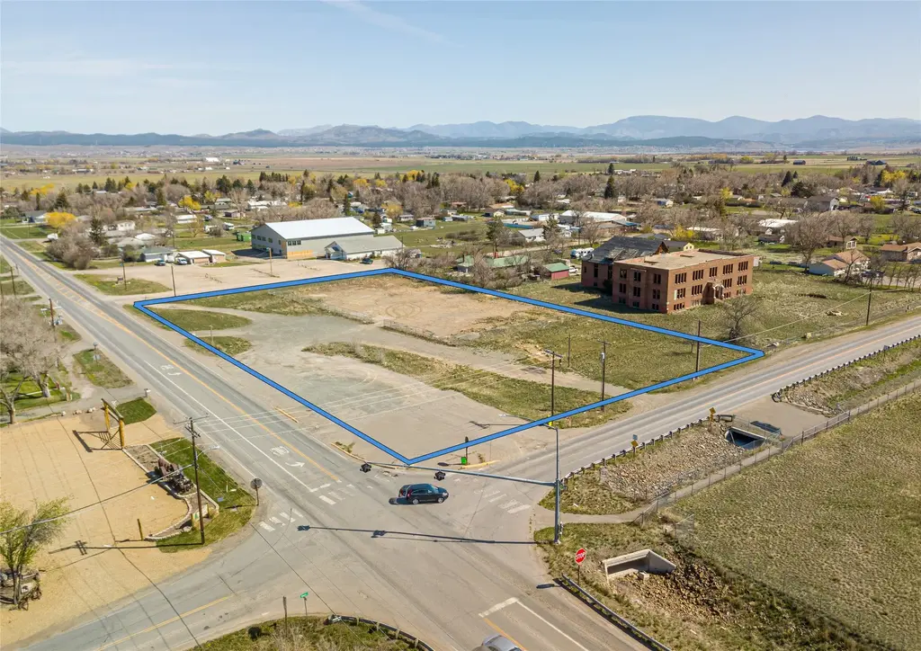 1220 Sierra Road E, Helena