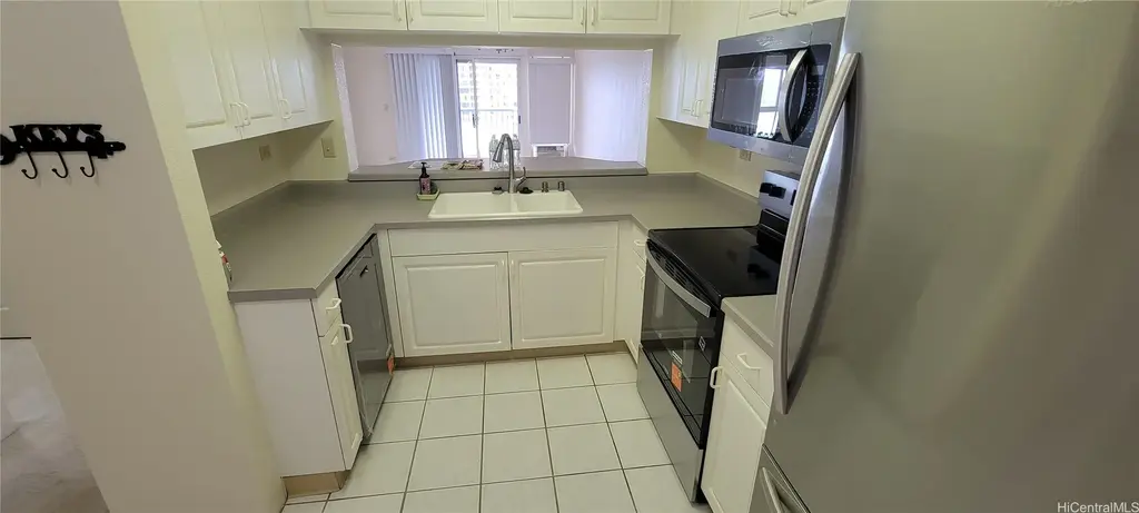 (unit #1011) 3075 Ala Poha Place, Honolulu