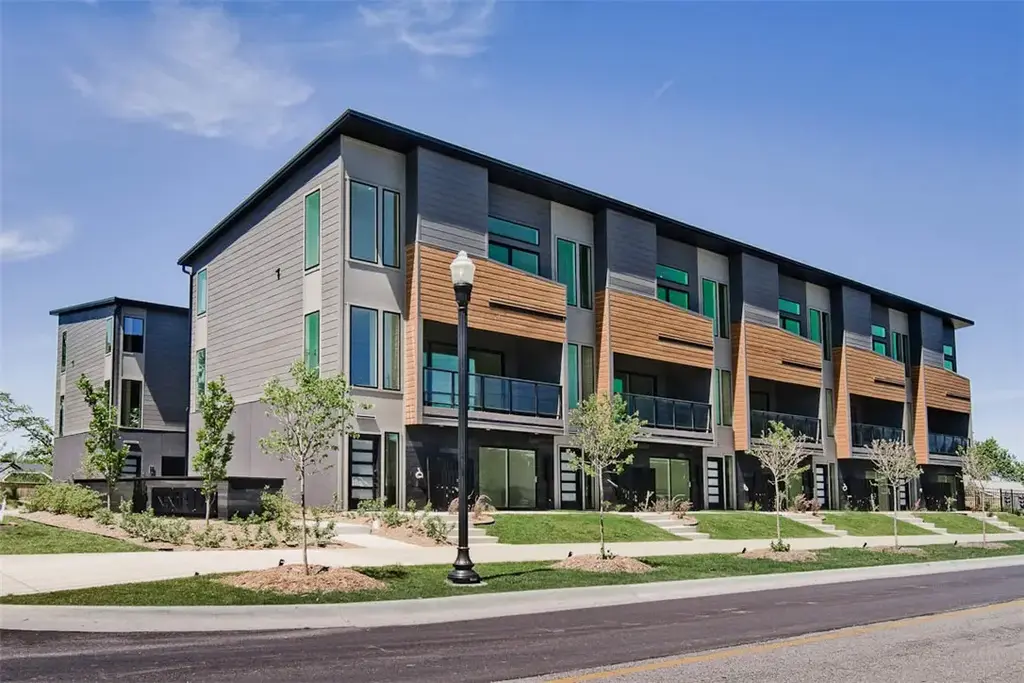 206 Nw 9th Street, Bentonville