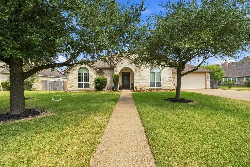 2116 Rockcliffe Loop, College Station