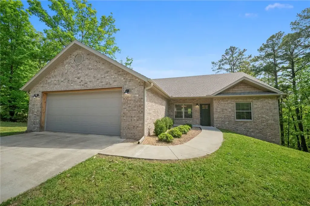17943 Antler Ridge, Rogers