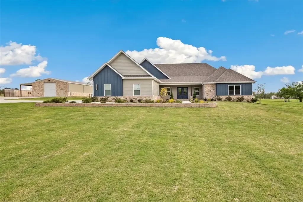 13077 Bethel Blacktop Road, Farmington