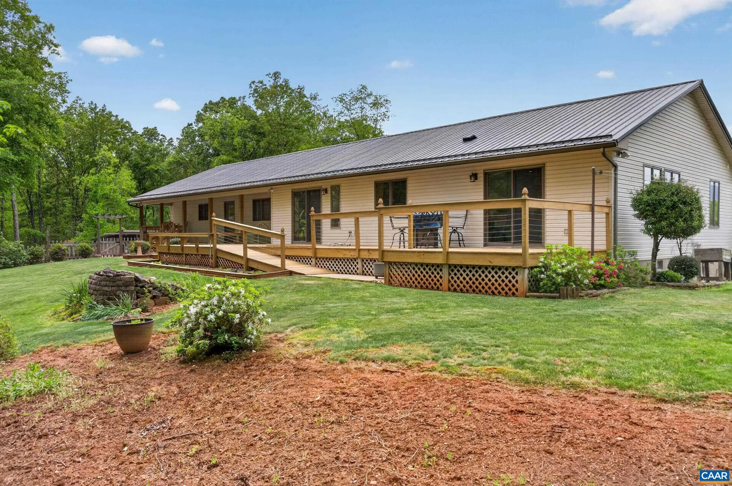 141 Cradon Hill Ln, Amherst