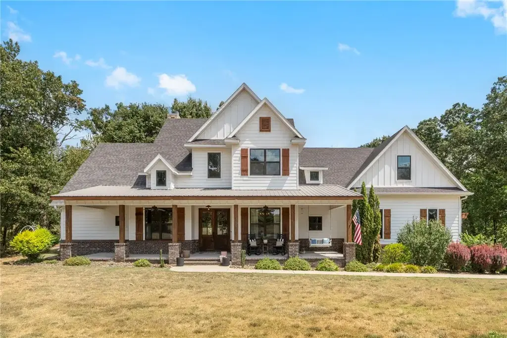 4205 Rainbow Farm Road, Bentonville