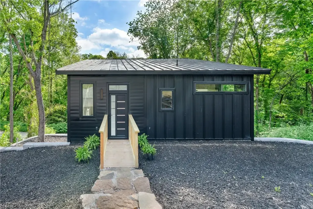 20960 Lakeshore Drive, Springdale