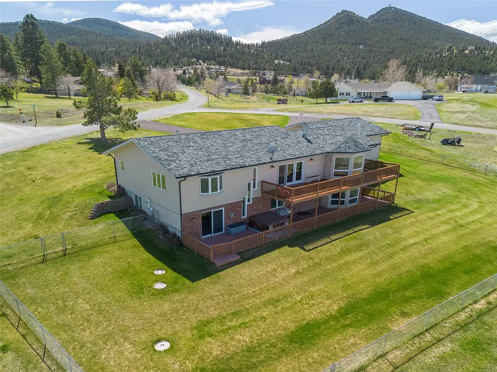 6 Saddle Mountain Drive, Clancy