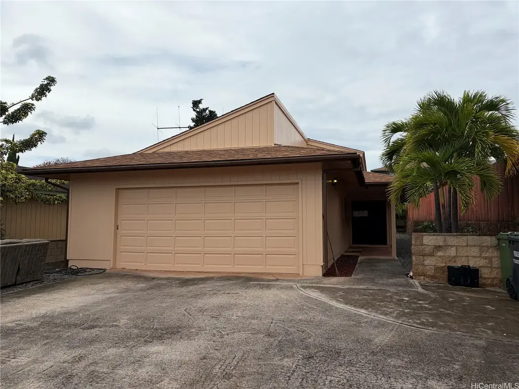 94-802 Kaaholo Street, Waipahu