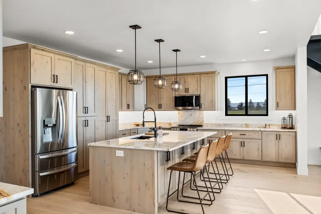 111 Freedom Way, Kalispell