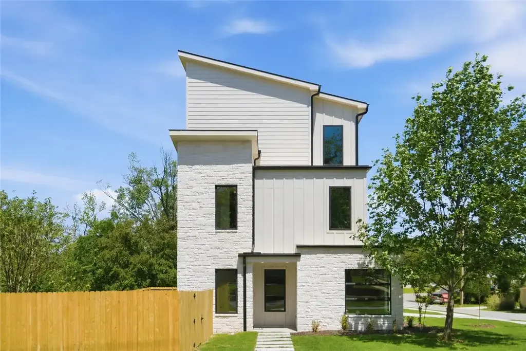 207 Ne H Street, Bentonville