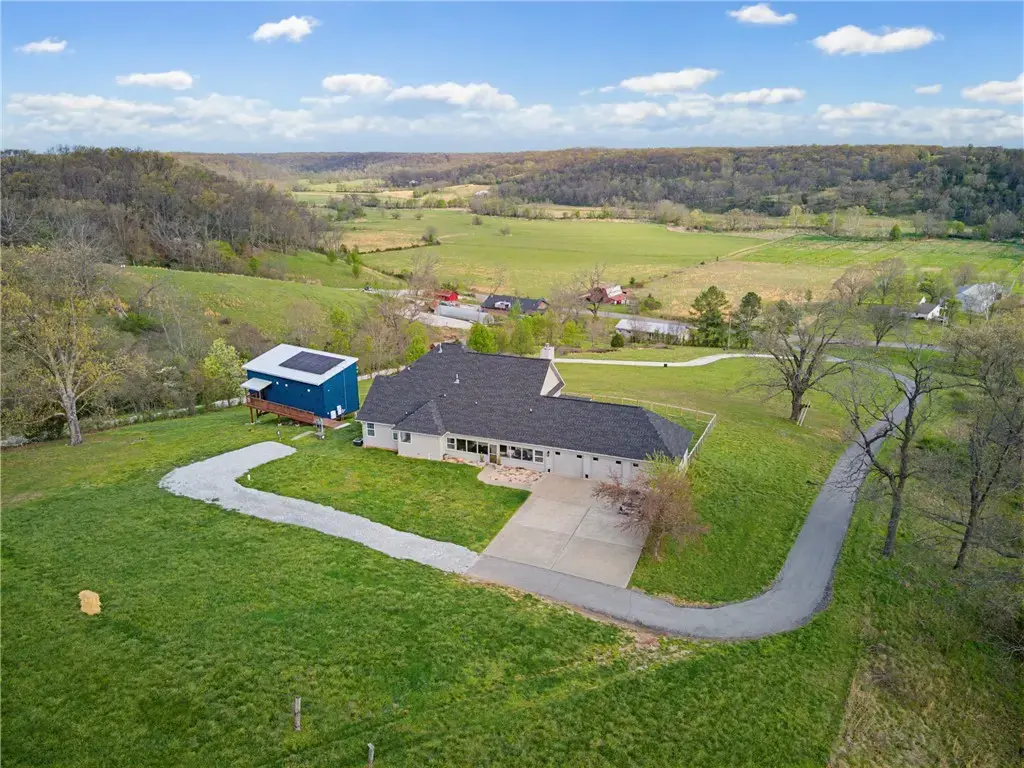 9641 Price Coffee Road, Bentonville
