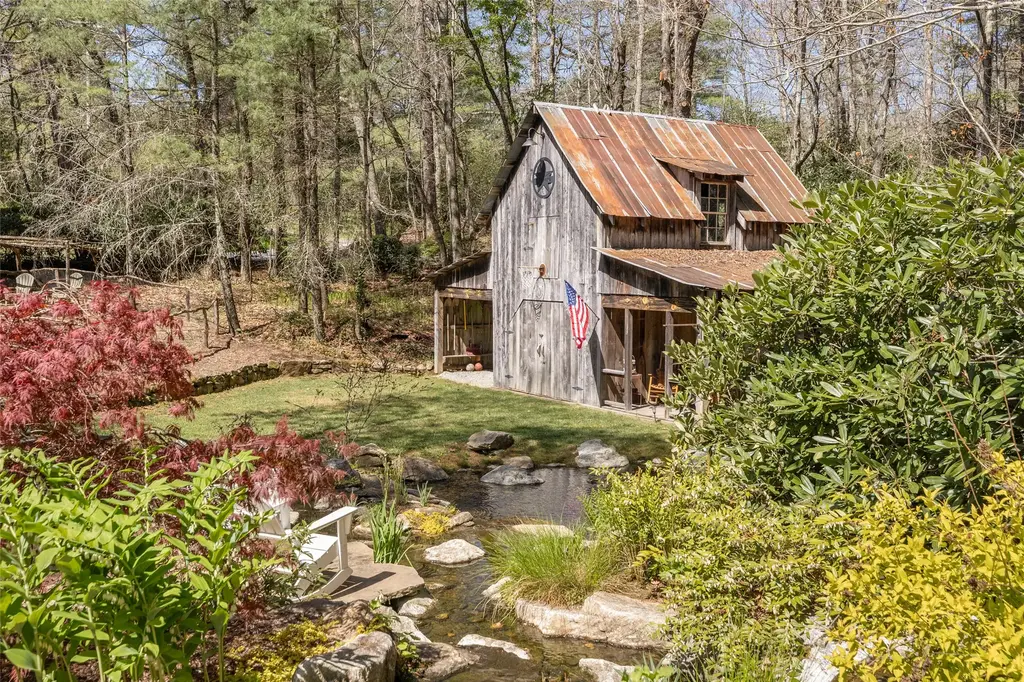 1411 Flat Mountain Road, Highlands