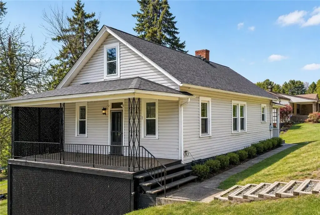 901 Street Nicholas Drive, Donora
