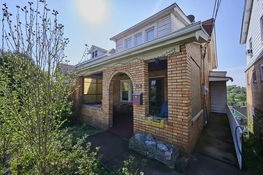 126 Scout Avenue, Carrick