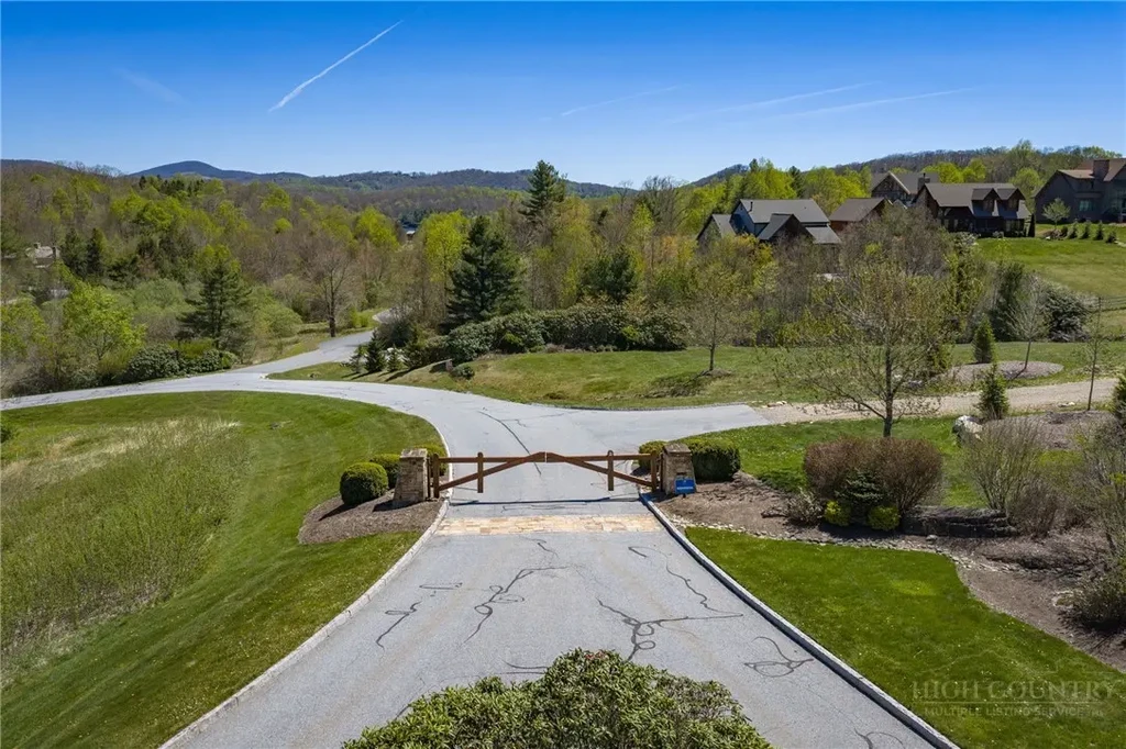 Tbd Owls Brow Ridge, Blowing Rock