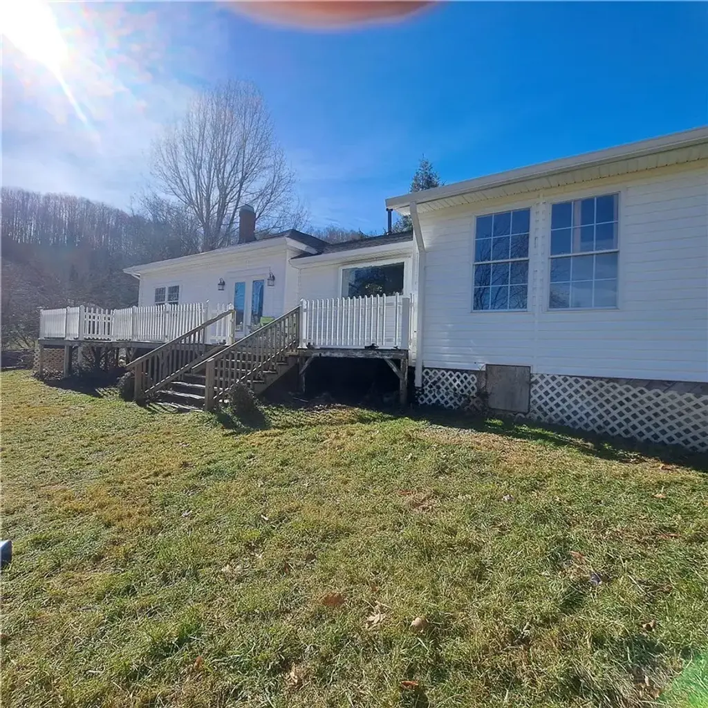 460 Little Elk Road, Elk Park