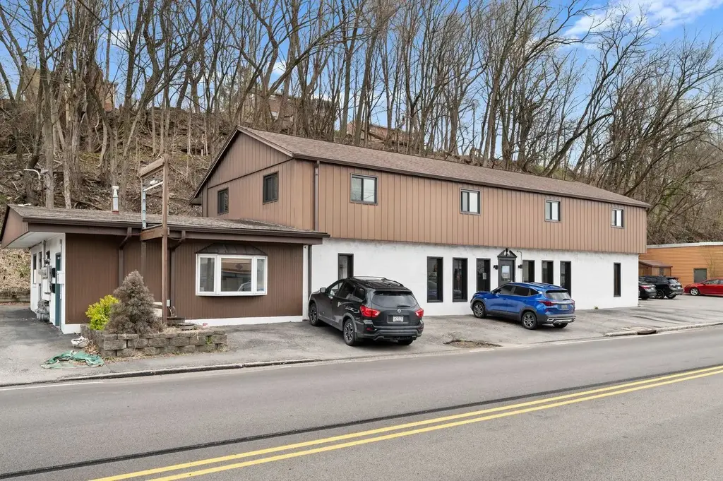 525 Allegheny River Boulevard, Verona