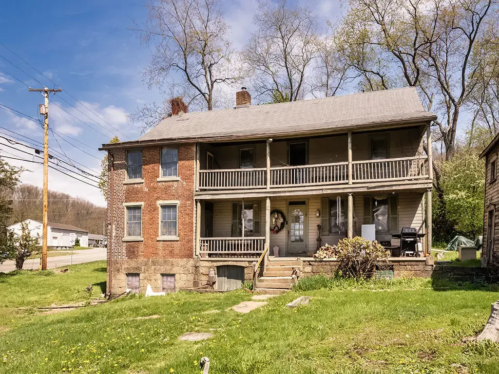 333 Perry Highway, Lancaster