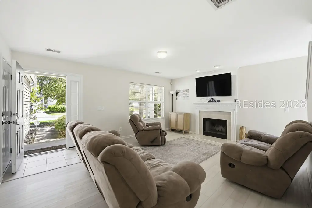 2225 Blakers Boulevard, Bluffton
